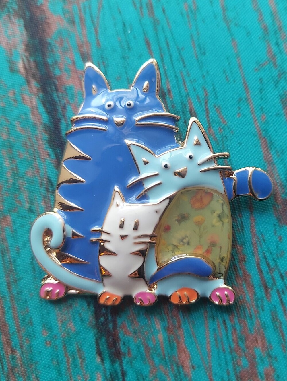 NWT Colorful Cat Family Brooch Blue